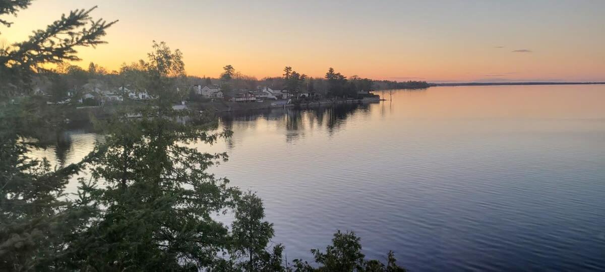 Loza House Adirondack Skydeck Unit Lake Front بلاتسبورغ المظهر الخارجي الصورة